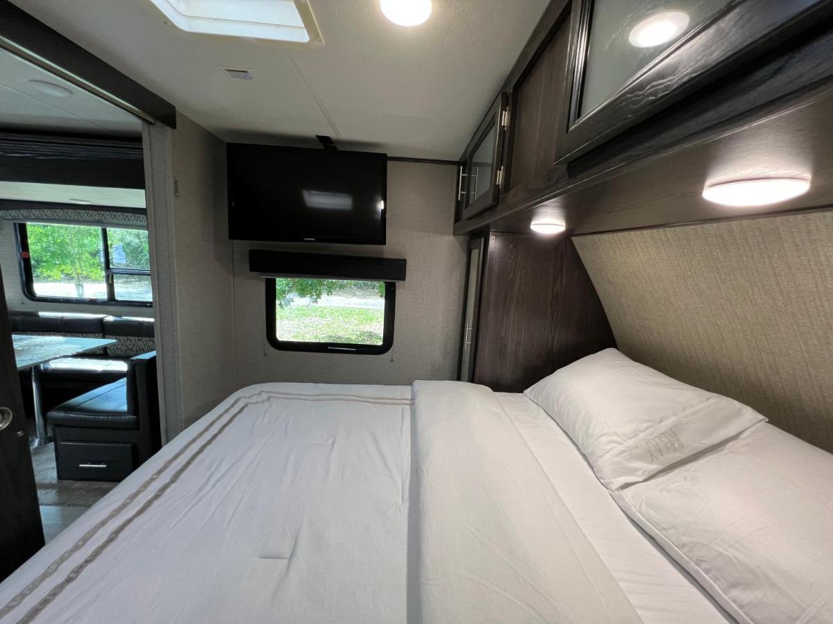 Lake Front Rv Experience Close To Port Canaveral And Kennedy Space Center Hotel Titusville Exterior photo