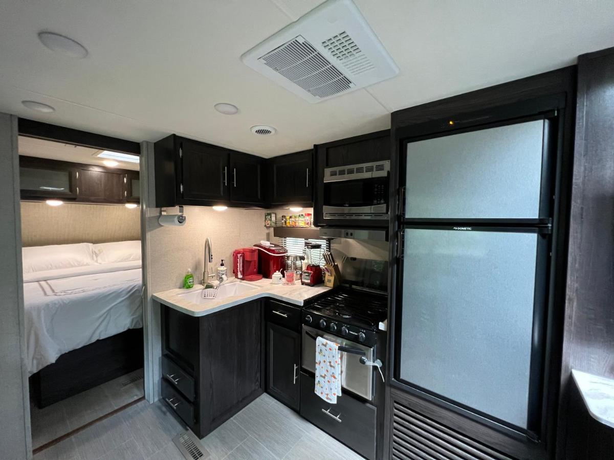 Lake Front Rv Experience Close To Port Canaveral And Kennedy Space Center Hotel Titusville Exterior photo