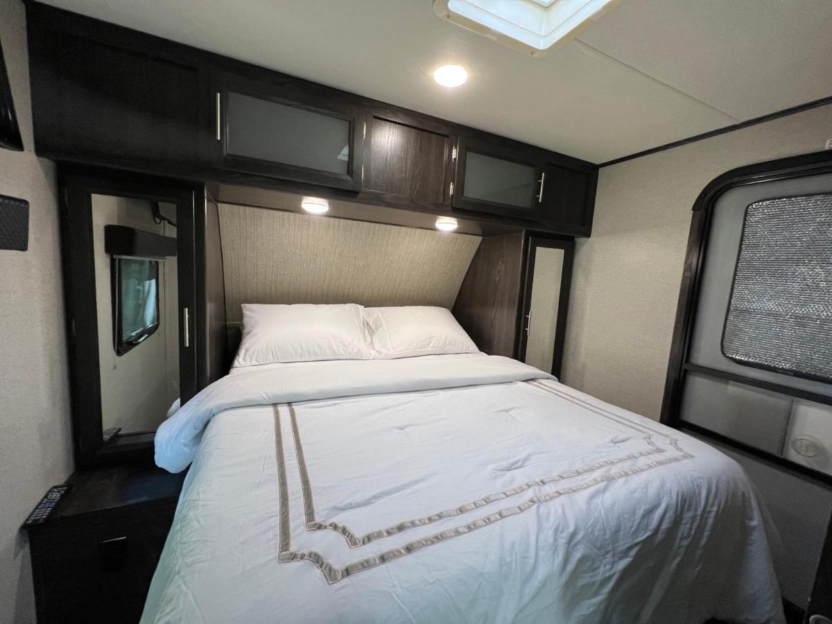 Lake Front Rv Experience Close To Port Canaveral And Kennedy Space Center Hotel Titusville Exterior photo