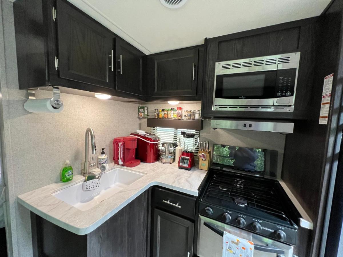 Lake Front Rv Experience Close To Port Canaveral And Kennedy Space Center Hotel Titusville Exterior photo