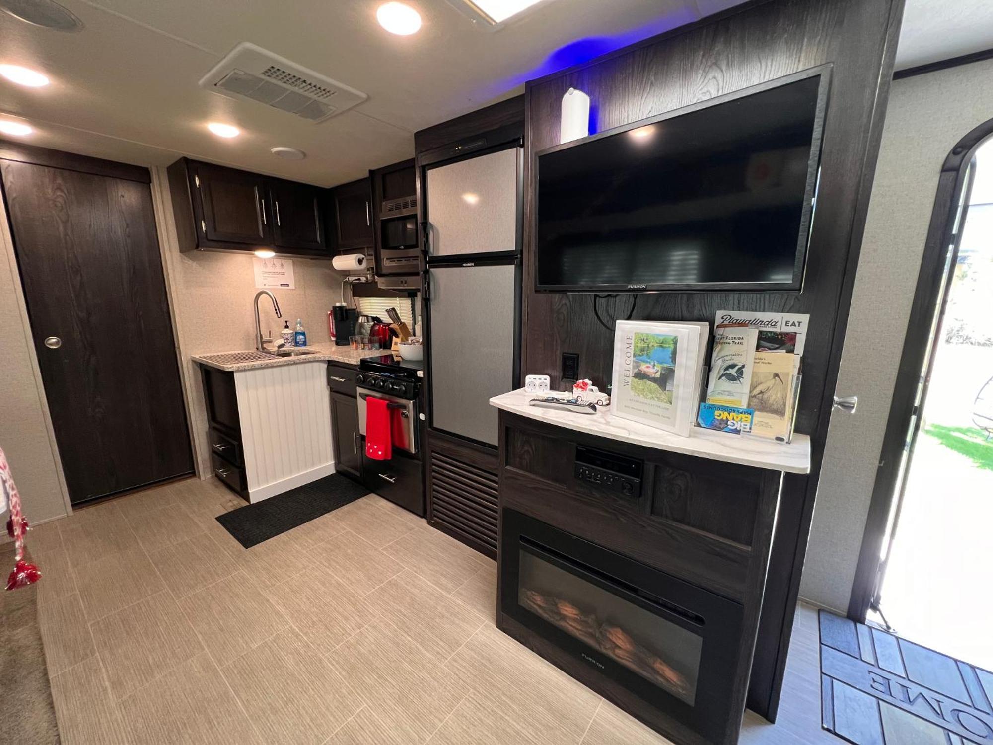 Lake Front Rv Experience Close To Port Canaveral And Kennedy Space Center Hotel Titusville Exterior photo